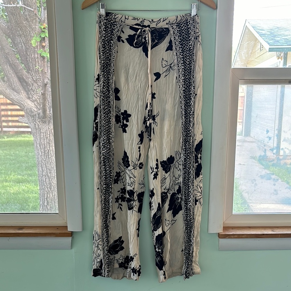 BILLABONG FLORAL PRINT LIGHTWEIGHT WOMENS PANTS WITH TIE IN FRONT